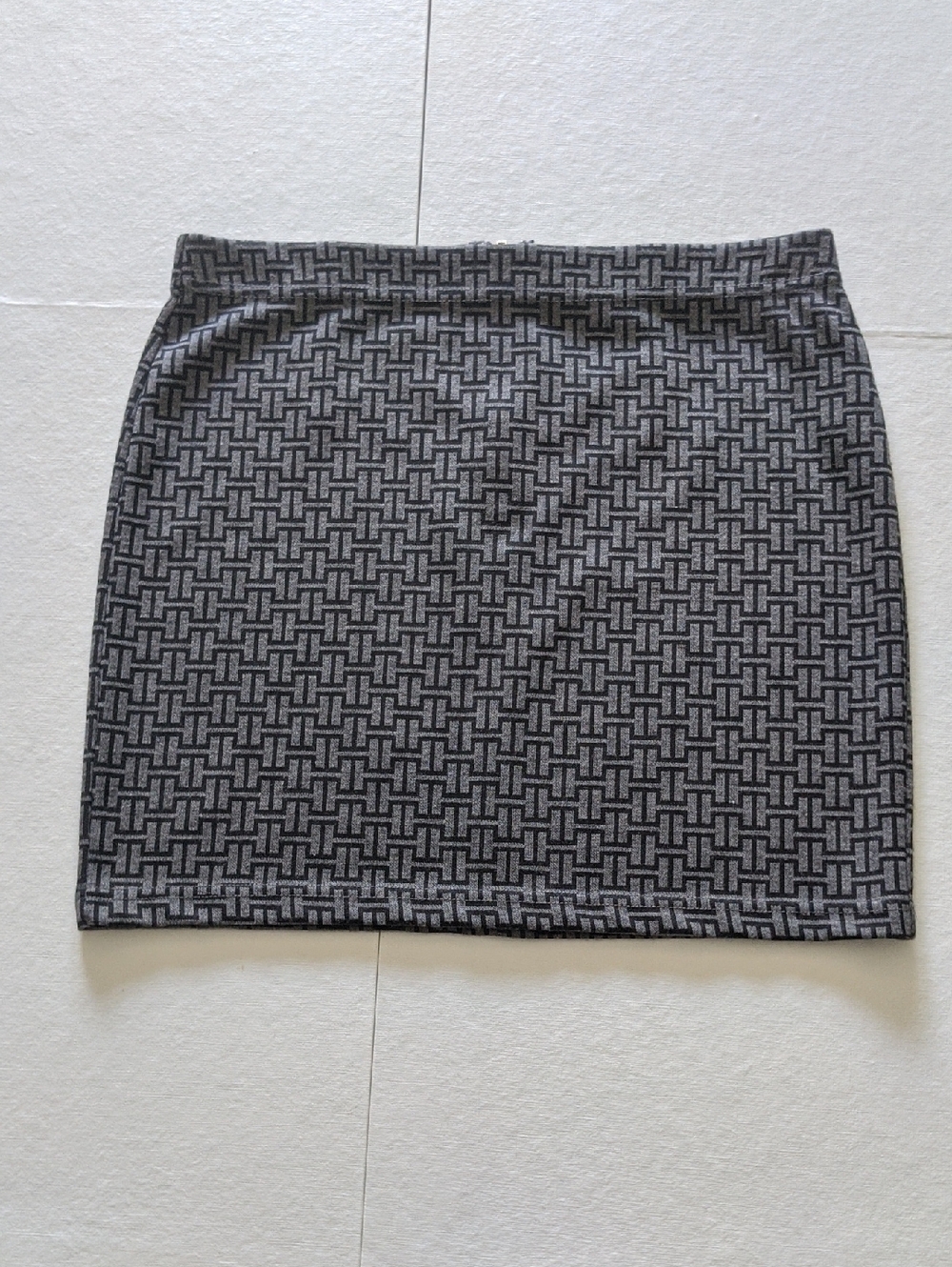 Forever 21 - Gray Patterned Women's Knit Mini Skirt - Sz Medium